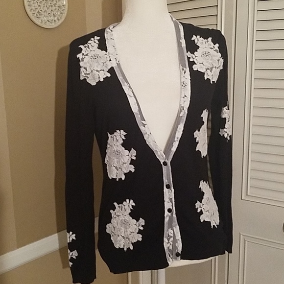 boutique essentials Sweaters - Boutique essentials black cardigan size M
